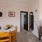 Makis Hotel